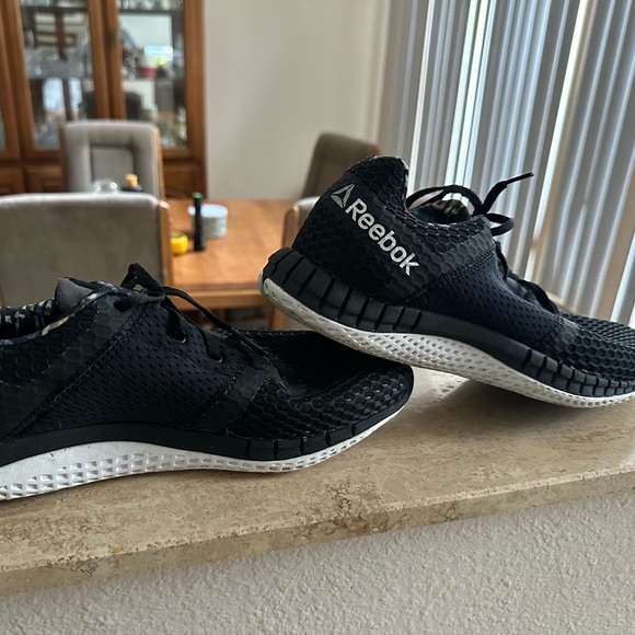 Men’s Reeboks - Picture 2 of 6